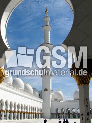 081 Zahed Moschee, Innenhof.JPG